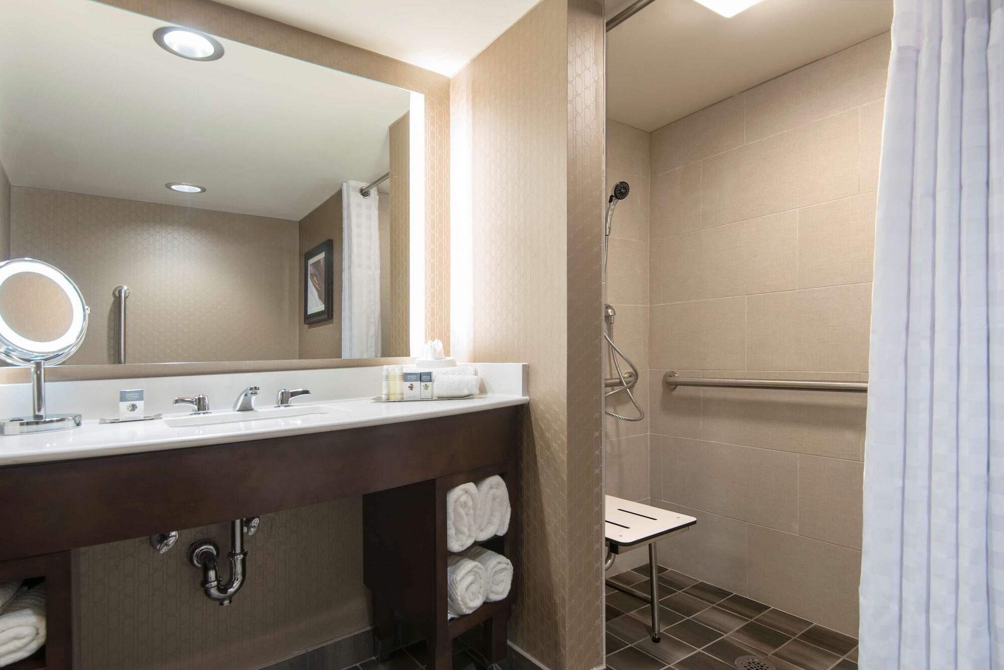 Hotel Doubletree By Hilton Schenectady Exterior foto
