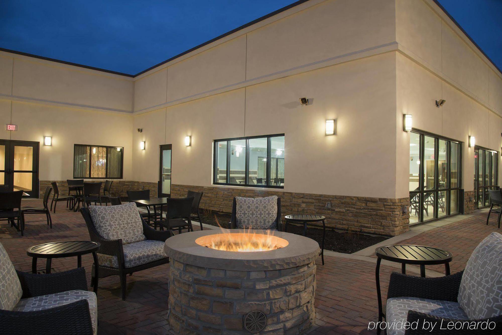 Hotel Doubletree By Hilton Schenectady Exterior foto